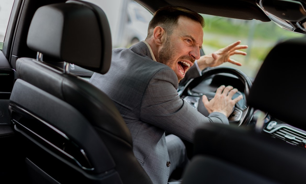 Aggressive Fahrweise? Die könnte einem ein Telematik-Tarif austreiben, denn Rabatt gibt es nur für die, die vorausschauend und gleichmäßig fahren.